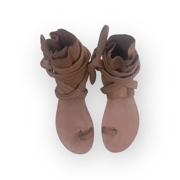 Free People 𖦹 Delaney Wrap Boot Toe Ring Leather Sandal 𖦹 Khaki 𖦹 39 8M 8.5M 9M - Picture 8 of 16